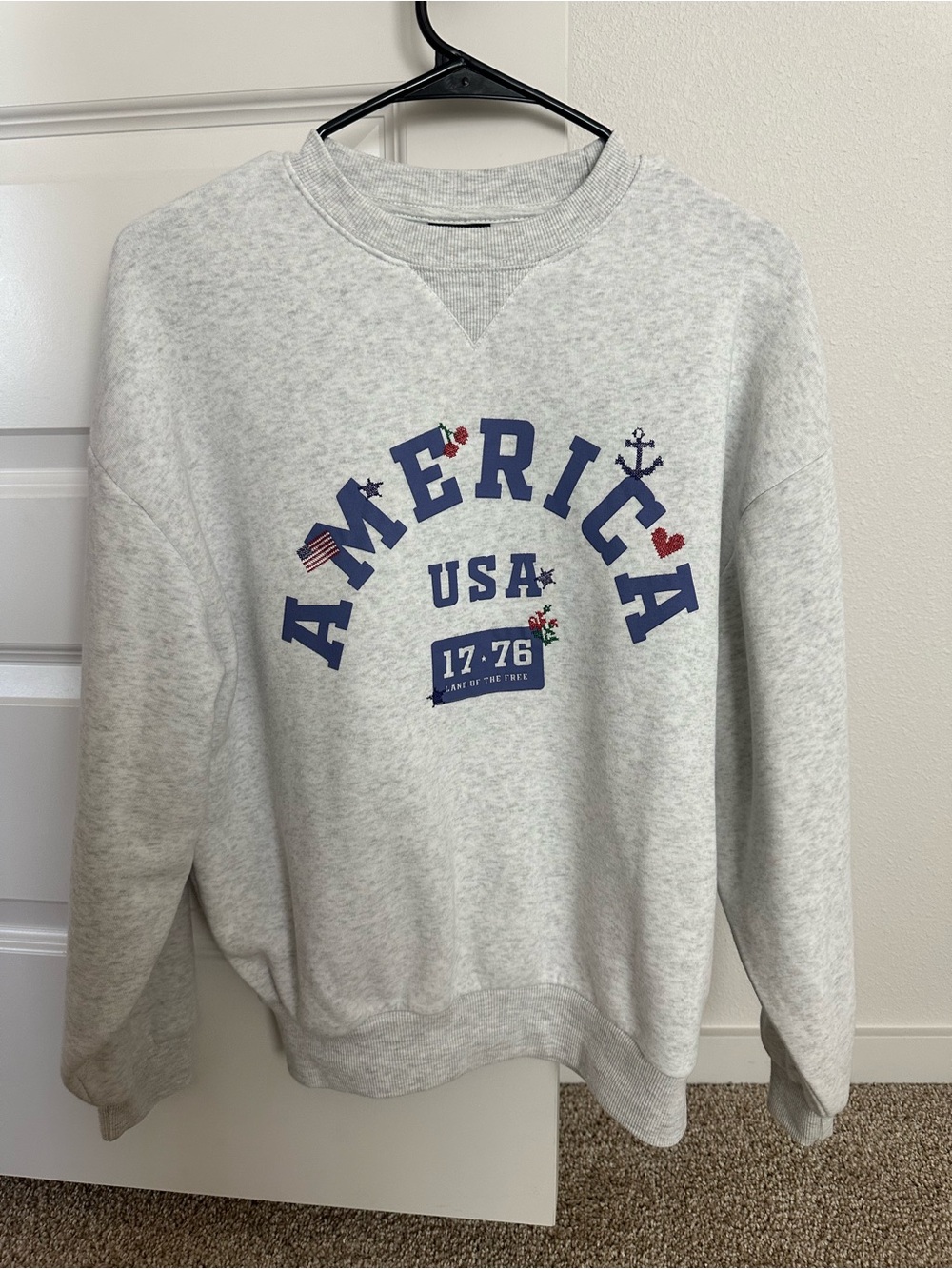 Light Gray Oversized Crewneck Sweatshirt with Navy America Graphic
